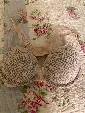 Lace Overlay Push-Up Bra in Light Beige